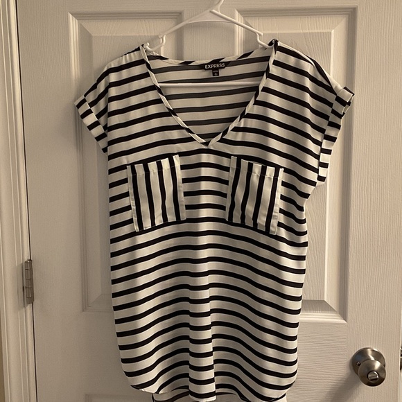 Express Tops - Express Striped V-Neck Tee in Black and White